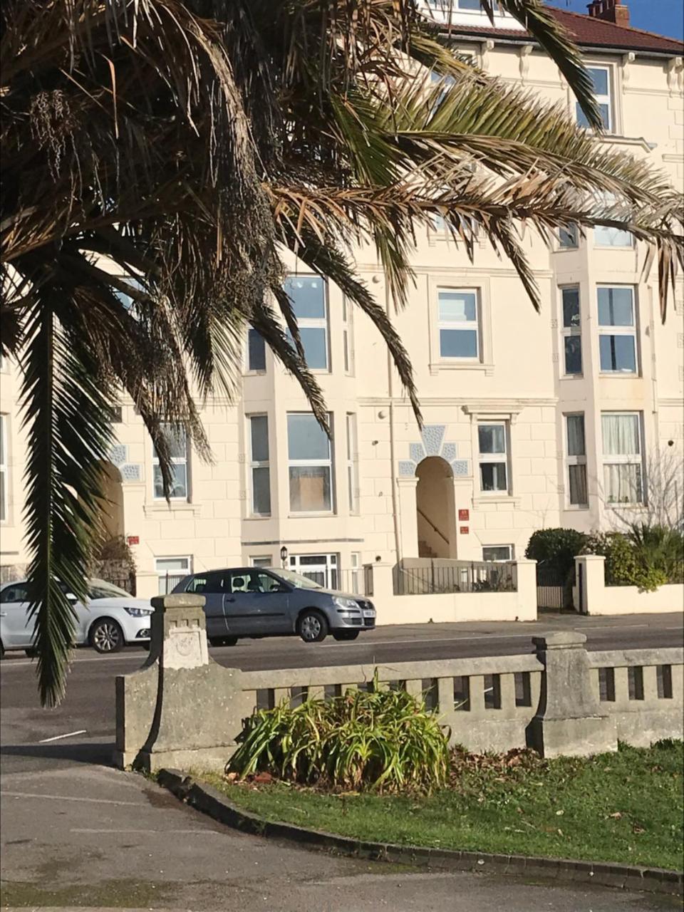 Balmoral By The Beach Apartment